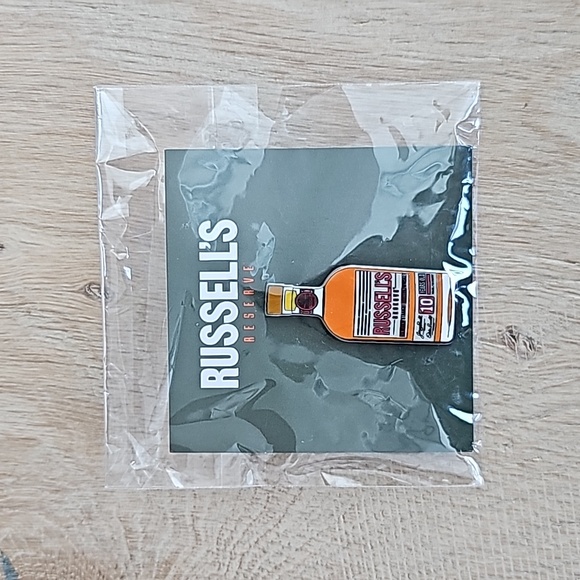NWOT Russell's Reserve Pin - Picture 1 of 2